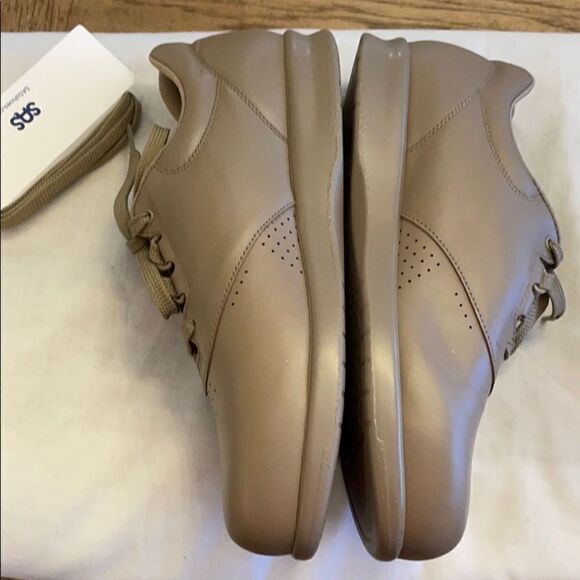 SAS LIGHT BROWN LEATHER SNEAKERS.  NEW - Picture 5 of 13